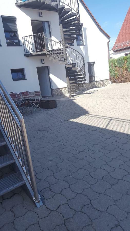 Apartments Zum Bayrisch Pub Weißenhorn المظهر الخارجي الصورة
